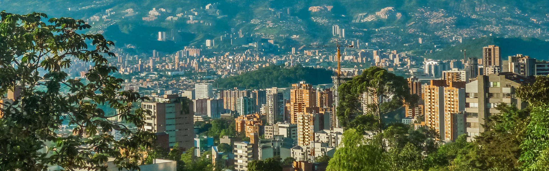 Visita los parques de Medellín | Vuela con Clic